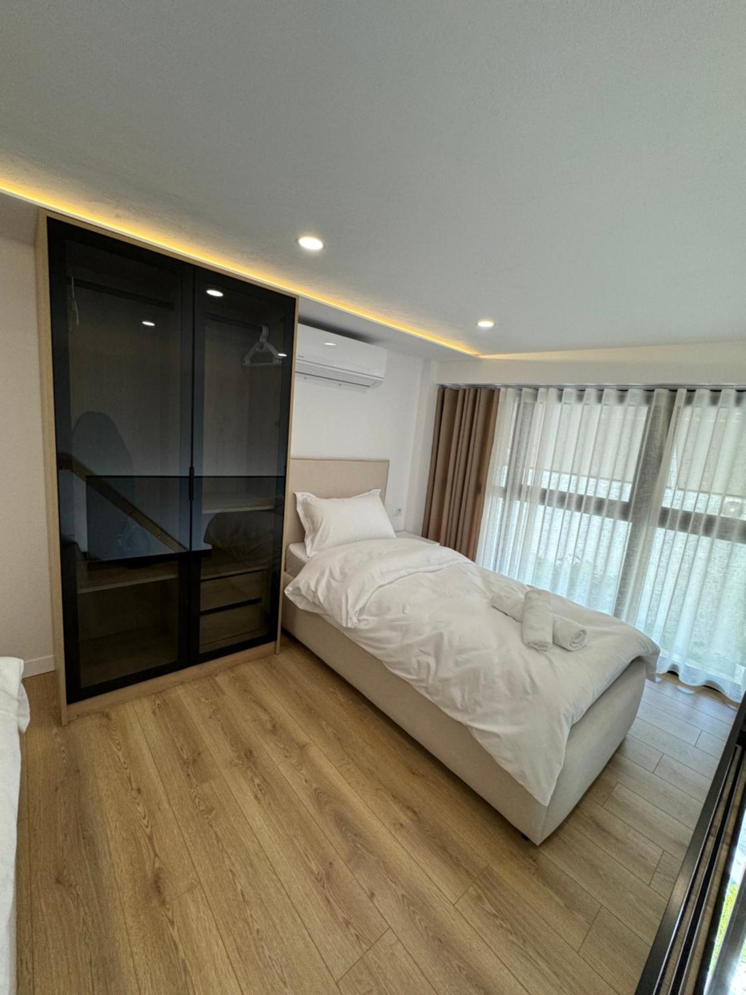 Essentia Tirana